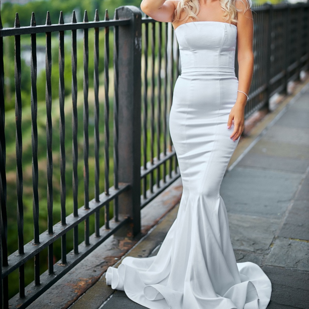 this dress is available to shop , it’s just wow ,